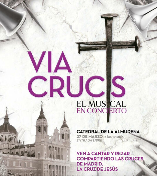 Via_crucis_Catedral_Almduena_Madrid